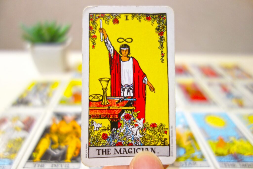 2025年2月スタート！タロット占い講座のご案内